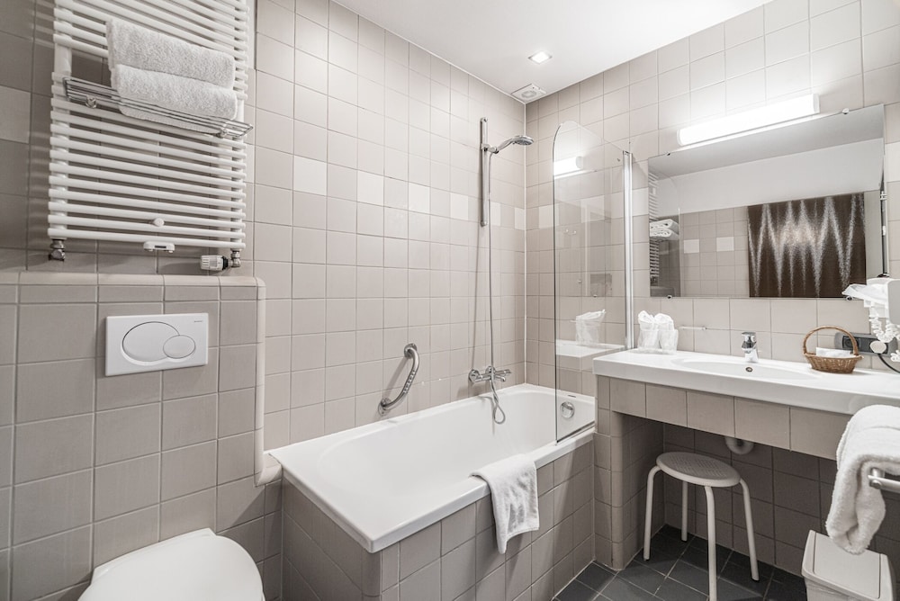 Standard Double or Twin Room - Photo 25