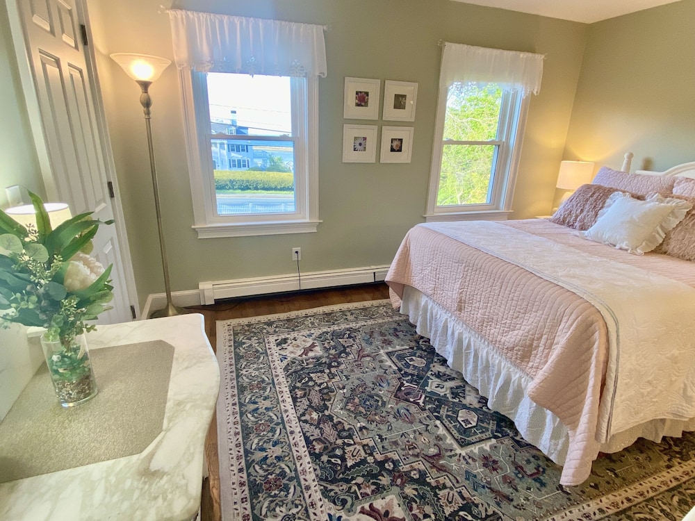 Deluxe Suite, 1 Queen Bed, Ocean View photo 1