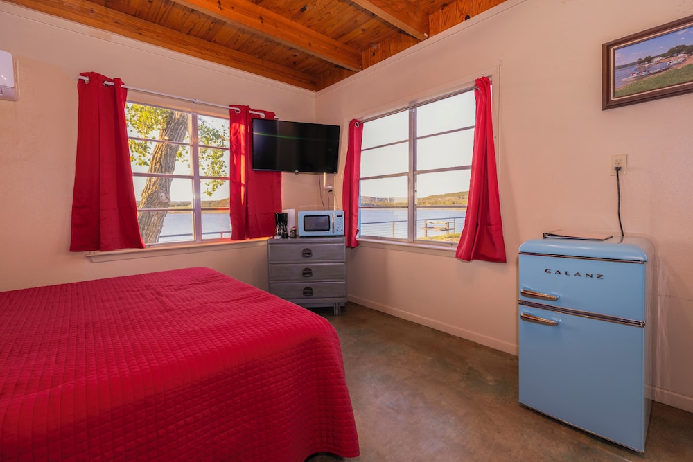 Cabin, 1 King Bed, Lake View photo 2