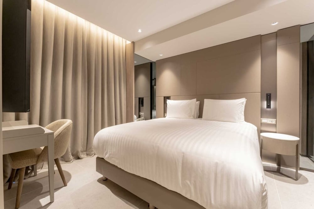 Suite, 1 Bedroom, Terrace, City View