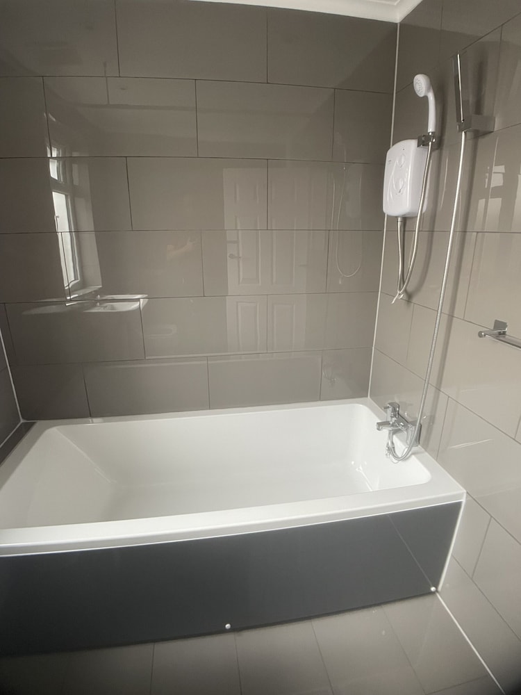 Single Room, Shared Bathroom photo 3