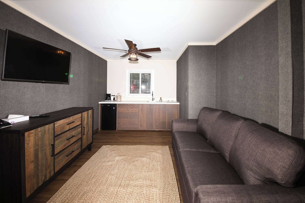 Suite, Multiple Beds, Non Smoking (Efficiency), photo 6