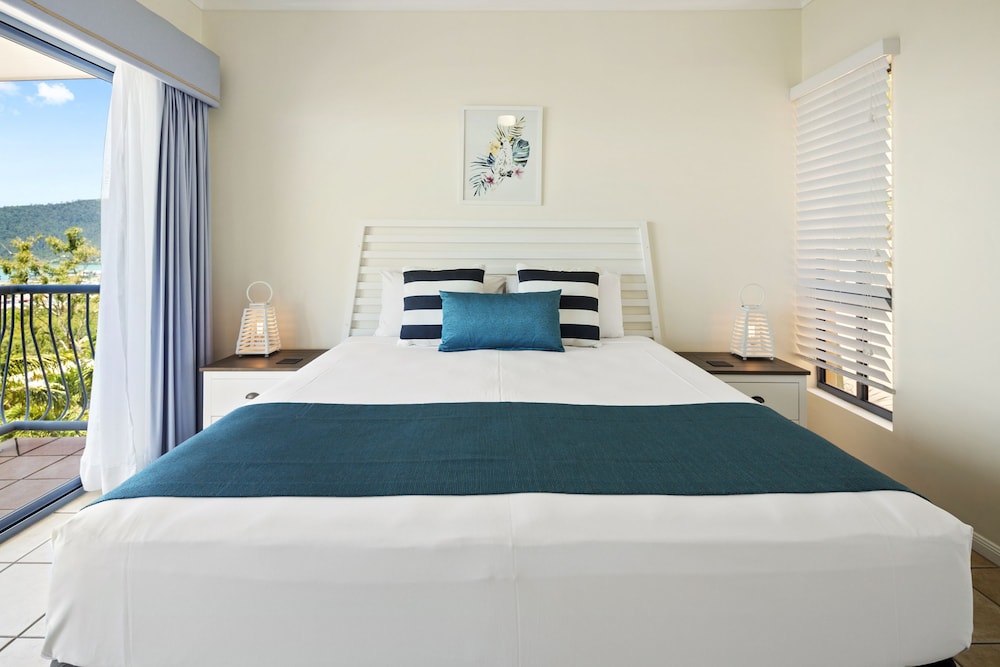 Three Bedroom Two Bathroom Ocean View Apartment photo 1