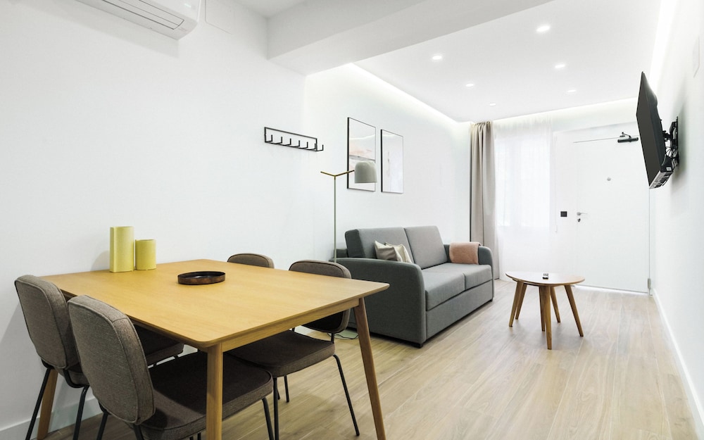 One-Bedroom Apartment photo 3