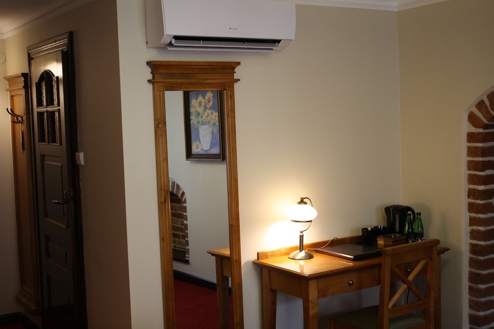 Superior Twin Room, 1 Bedroom, Private Bathroom, City View (Air conditioning) photo 3