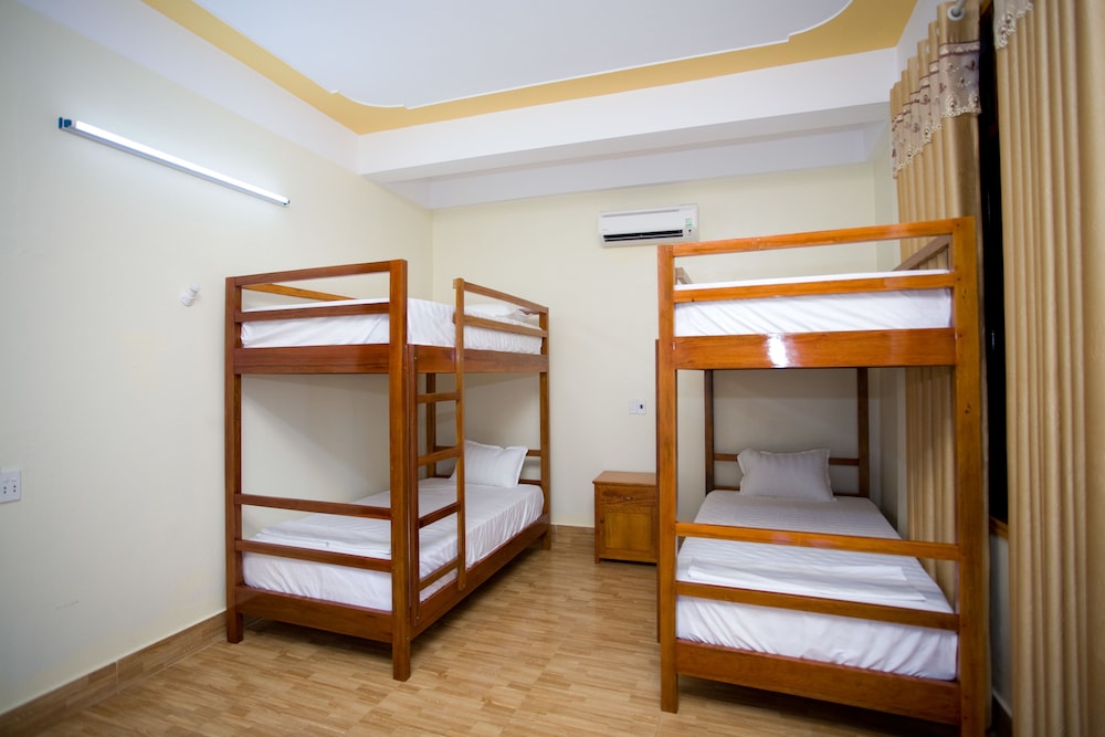 Deluxe Mixed Dorm Bed photo 1