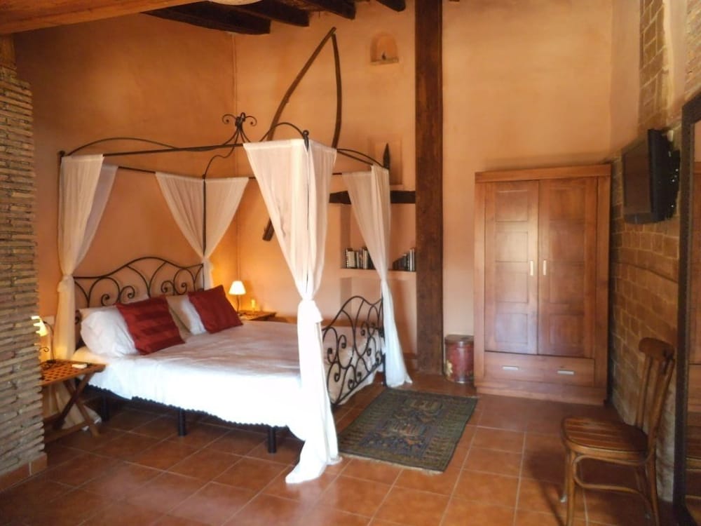 House, 2 Bedrooms, Jetted Tub