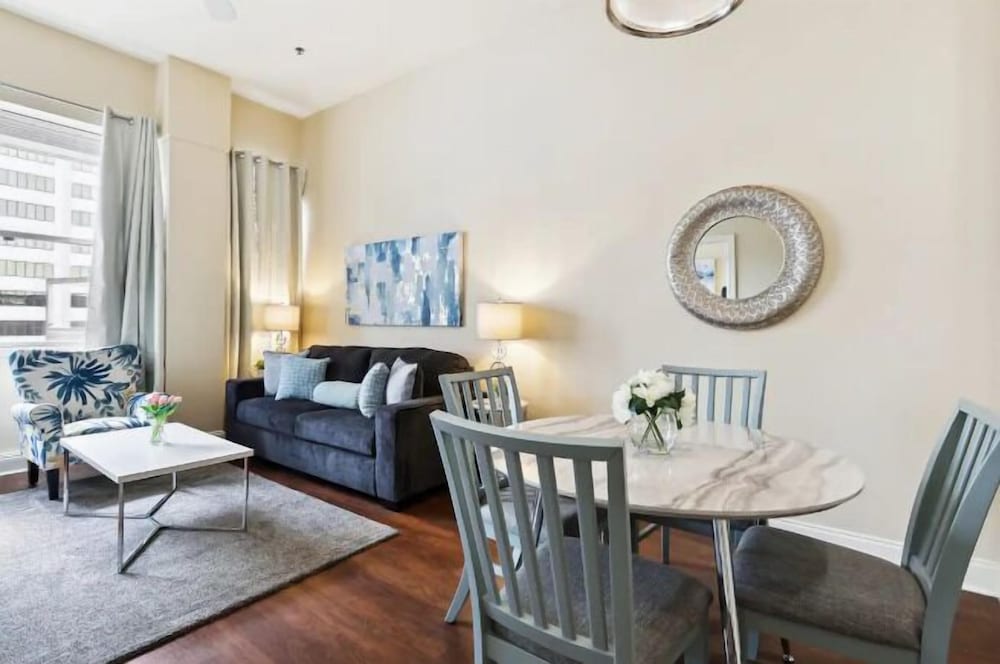 Grand Condo, 1 King Bed with Sofa bed, City View