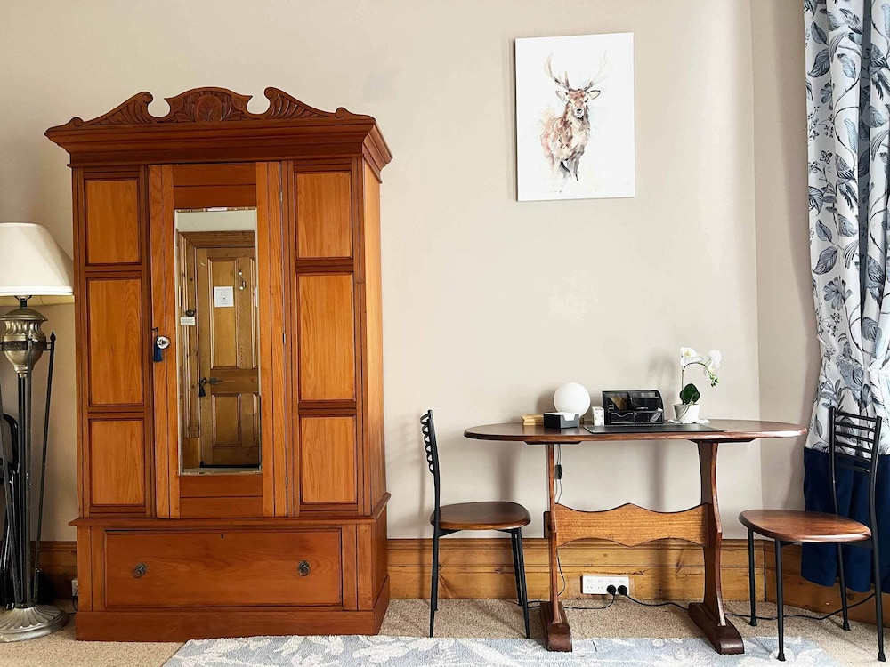 Chestnut Room, Executive Room, Ensuite photo 2