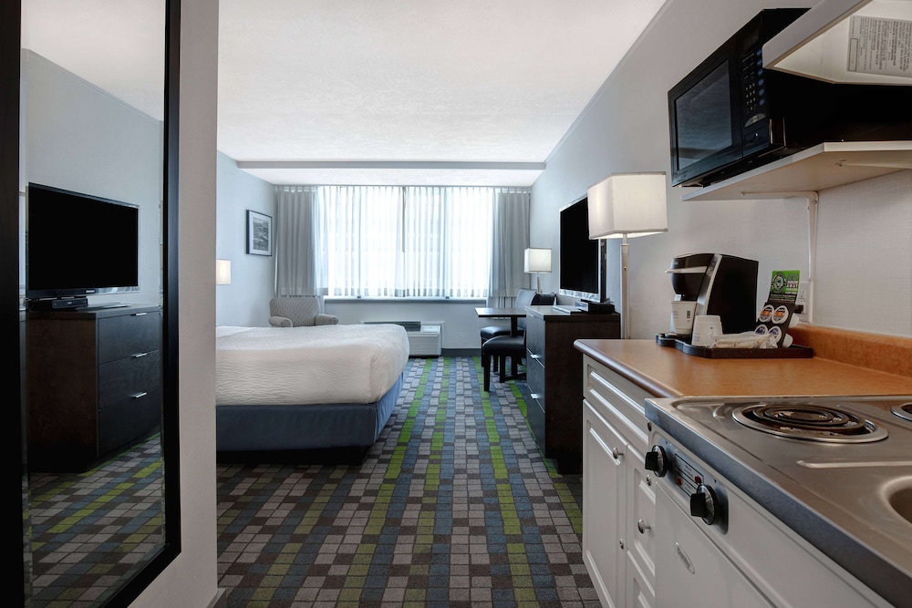 Room, 1 Queen Bed, Non Smoking (Efficiency)