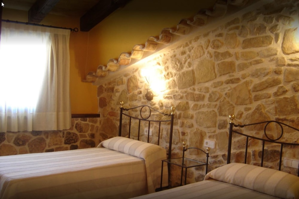 Double Room, Multiple Beds, Balcony (La Coma) photo 2
