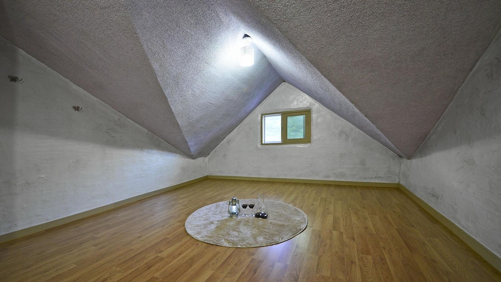 Basic Room, 1 Bedroom (Lavender 209) - Photo 9