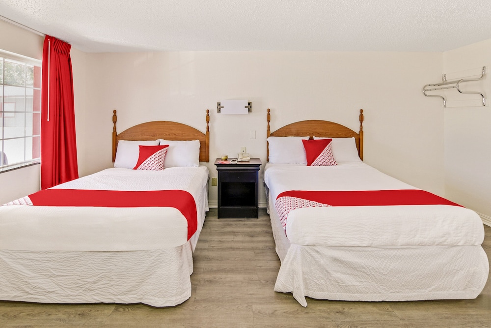 Room, 2 Double Beds - Photo 2