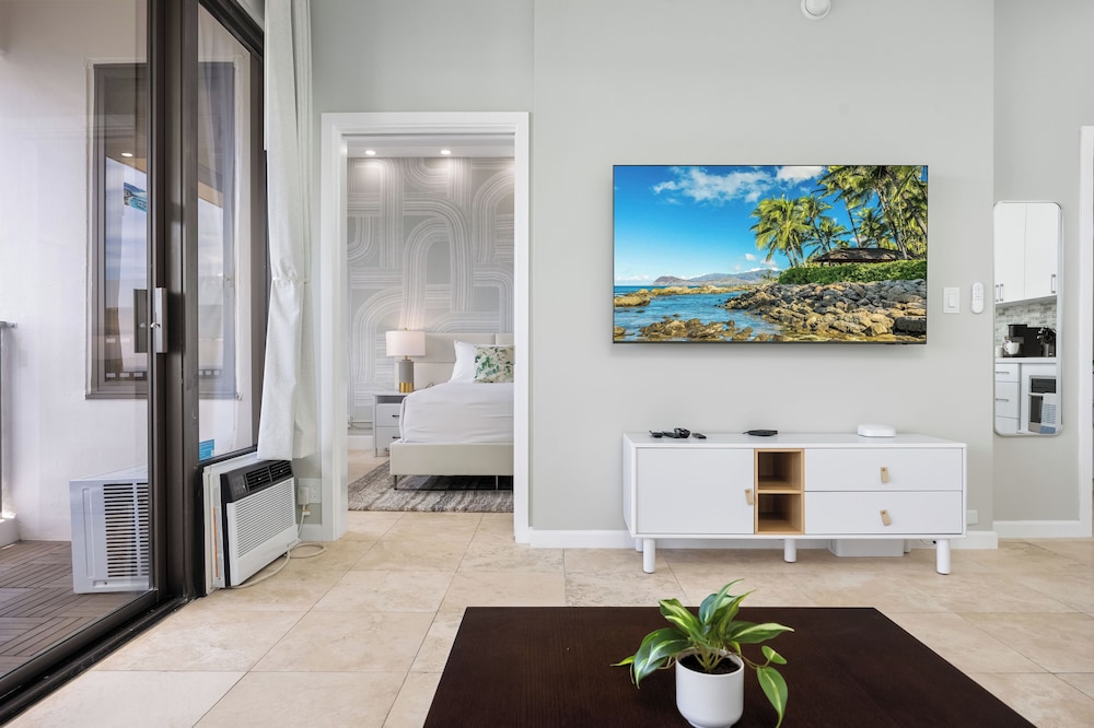 Premium Remodeled Condo with Ocean View and Parking: Premium Condo, 1 Bedroom, Air conditioning, Ocean View (0178) photo