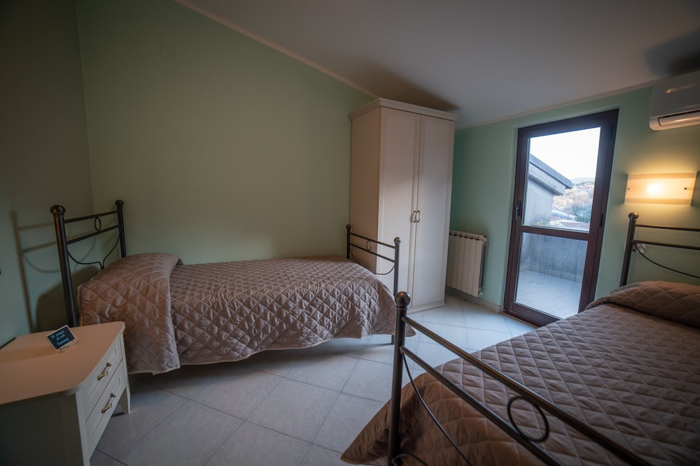 Family Quadruple Room, Connecting Rooms, Mountain View photo 2