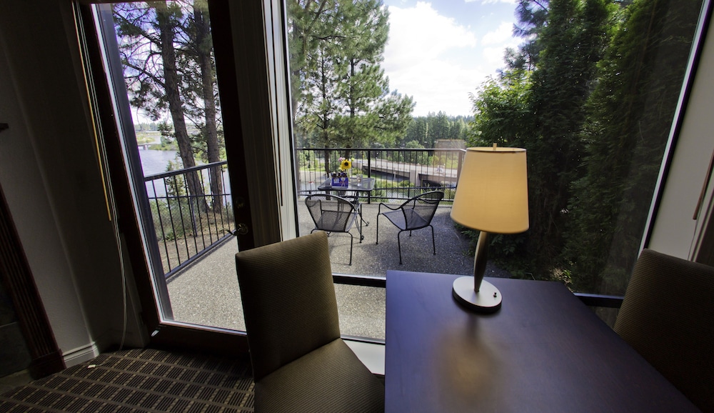 Executive Suite, 1 King Bed, River View photo 3
