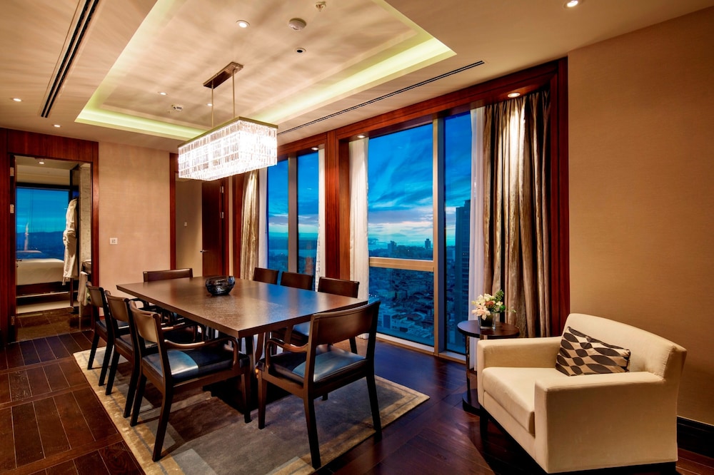 Premium Suite (Ambassador, Lounge Access) thumbnail 6