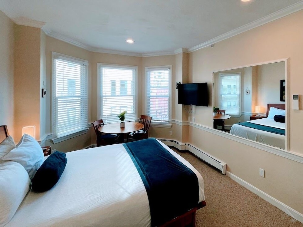 Standard Studio, 1 Queen Bed, Kitchen