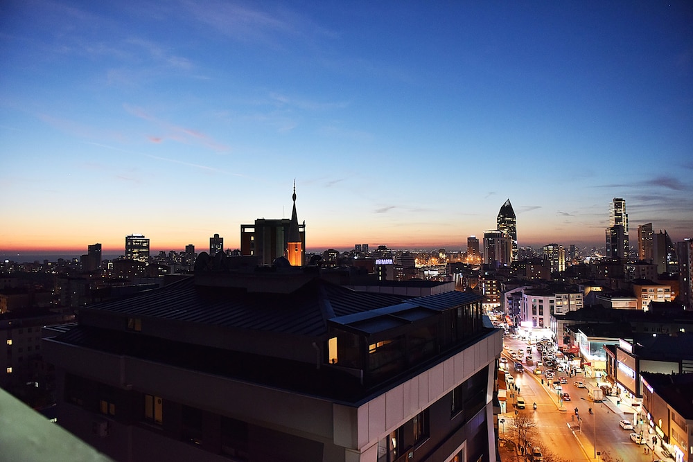 Standard Room, 1 Bedroom, Refrigerator & Microwave, City View photo 3