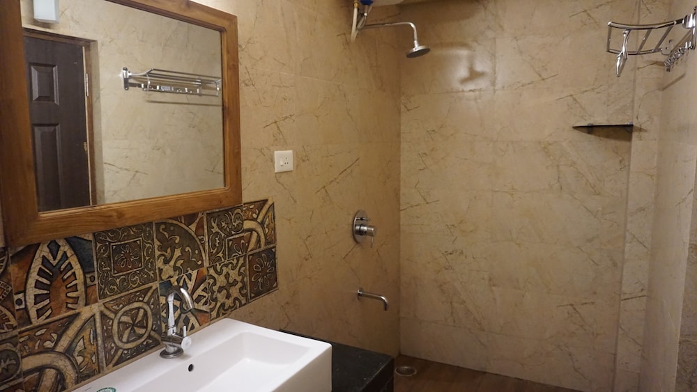 Two Bedroom Apartment with Pool View photo 2