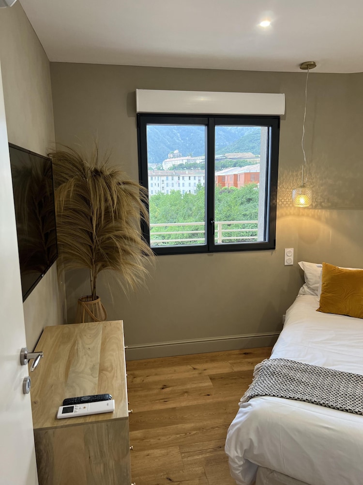 Deluxe Apartment, Ensuite - Photo 9