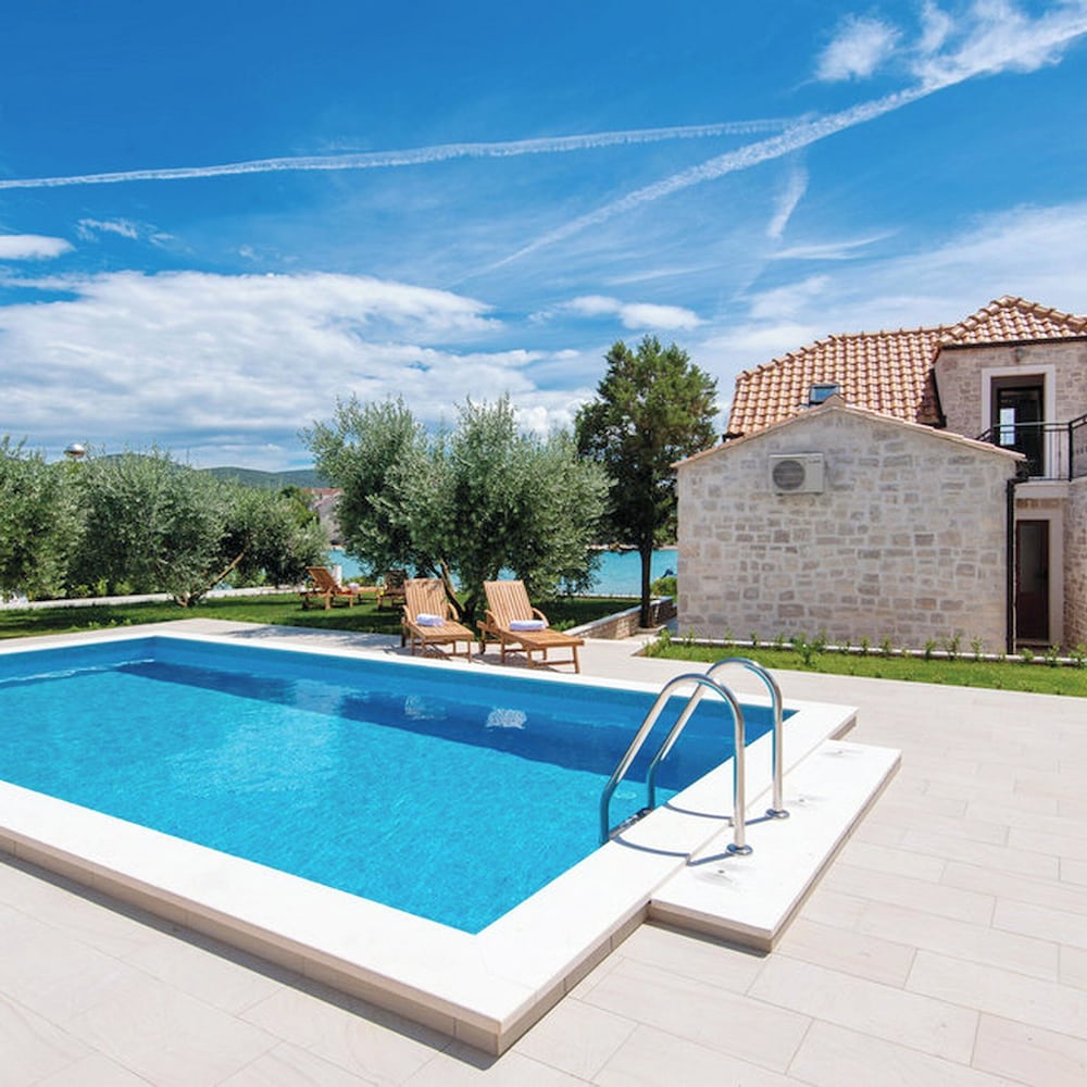 House (Three Bedroom Holiday Home with Pool ) photo 1