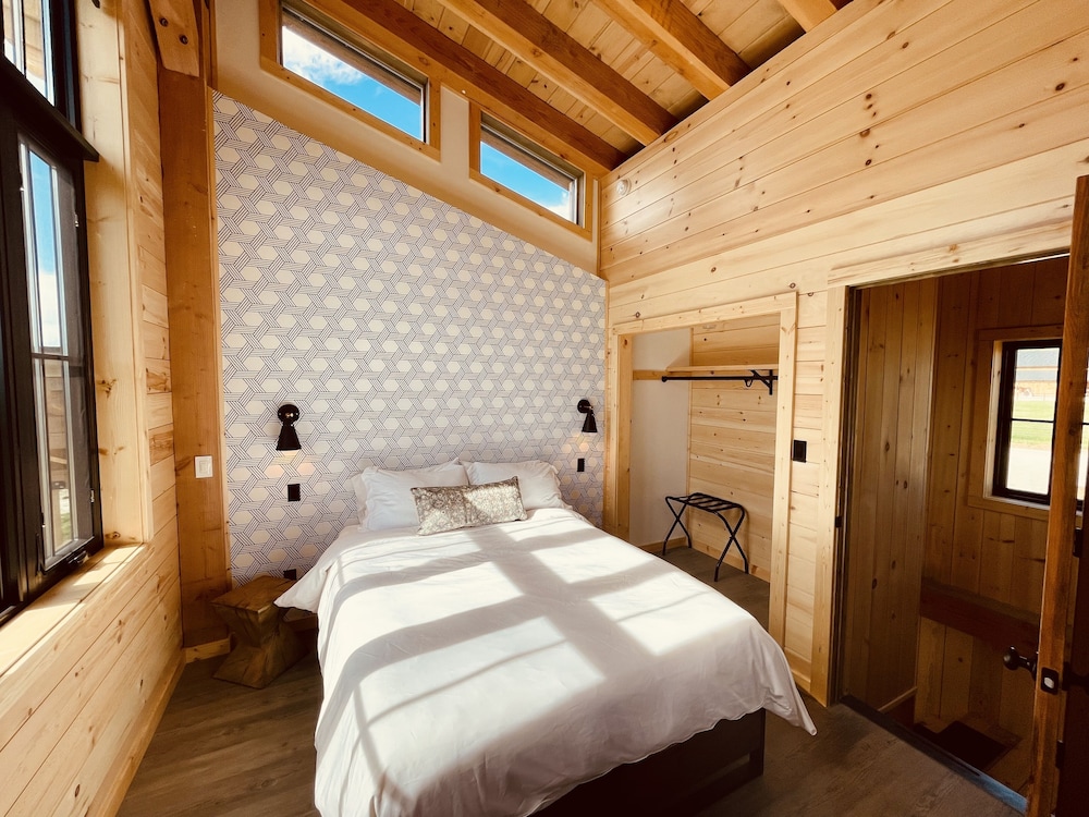 Luxury Cabin, 2 Queen Beds, Valley View photo 1