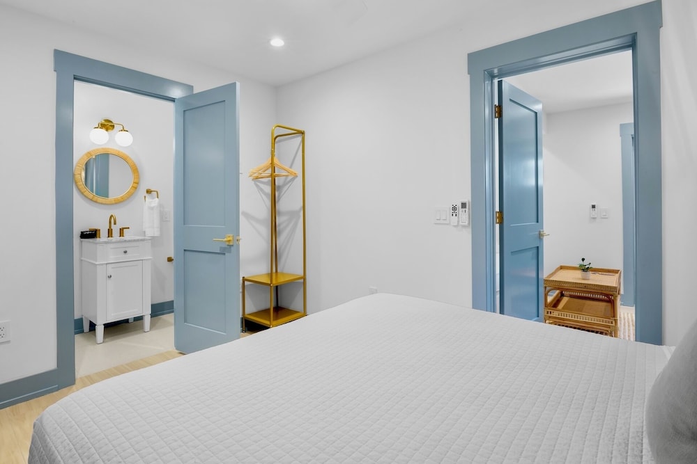 Deluxe 1 Bedroom King Suite photo 3