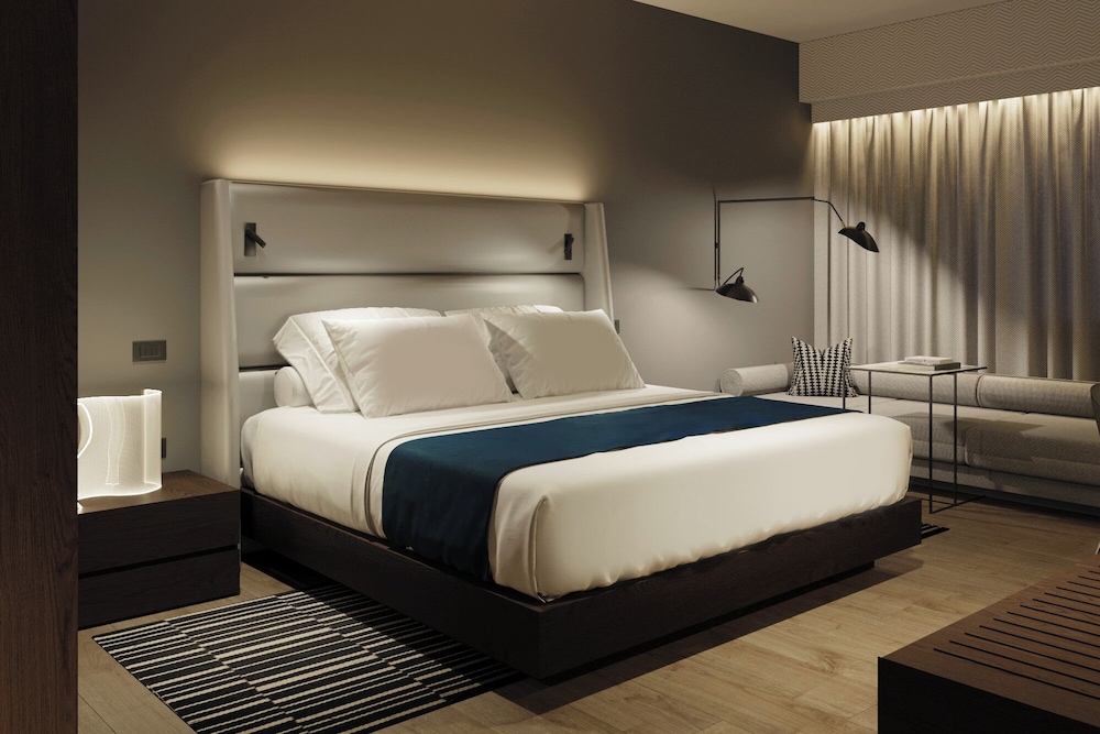 Superior Room, 1 King Bed, Non Smoking thumbnail 5