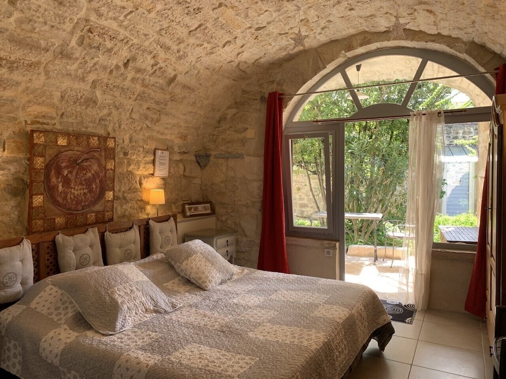 Classic Studio, 1 Bedroom, Garden View photo 1