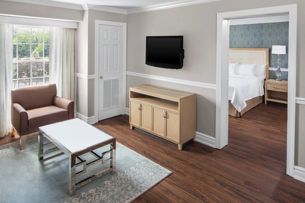 Suite, 1 Bedroom (Mobility Accessible, Roll-In Shower)