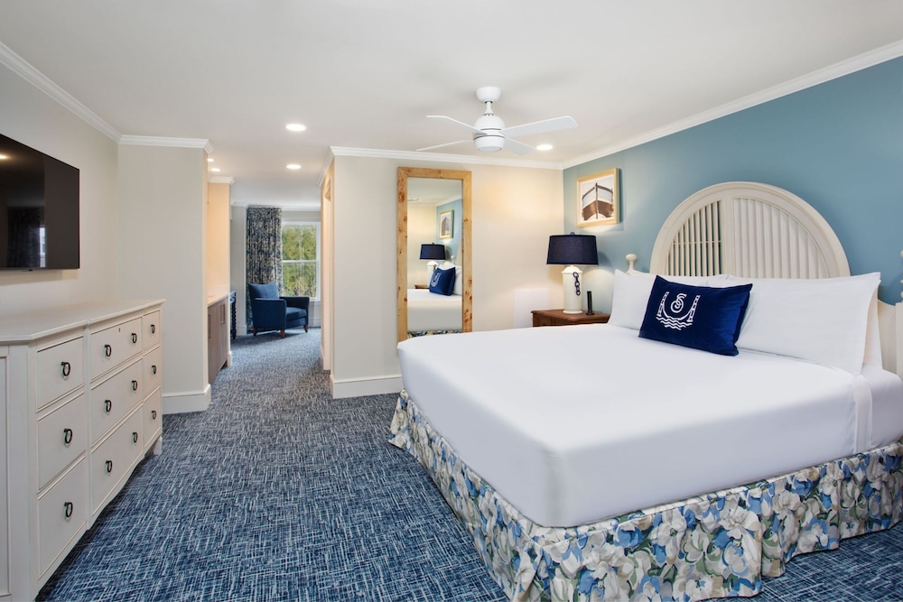 Deluxe Room, 1 King Bed photo 1