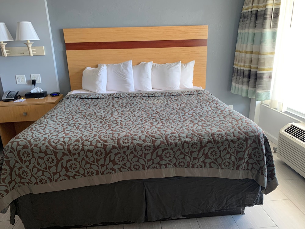 Basic Room, Multiple Beds, Ocean View - Photo 3