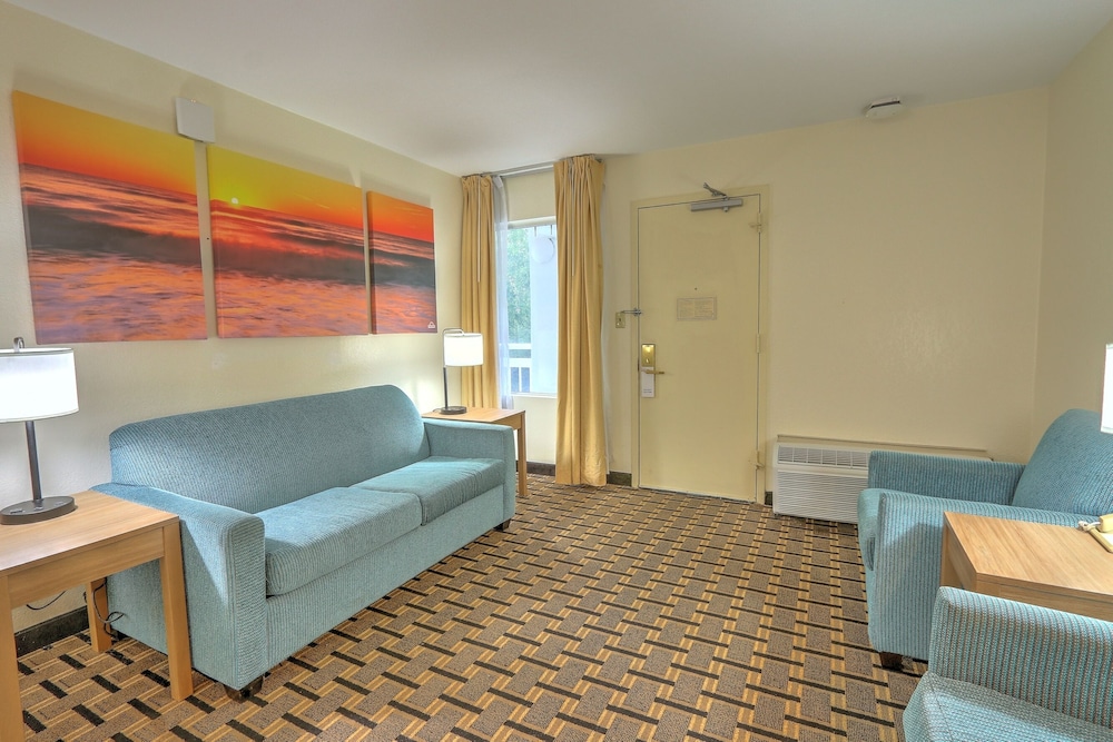 Suite - Photo 5
