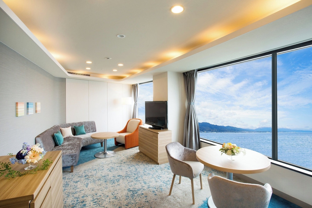 Sky Floor Suite Twin Room with Pool Access, Non Smoking