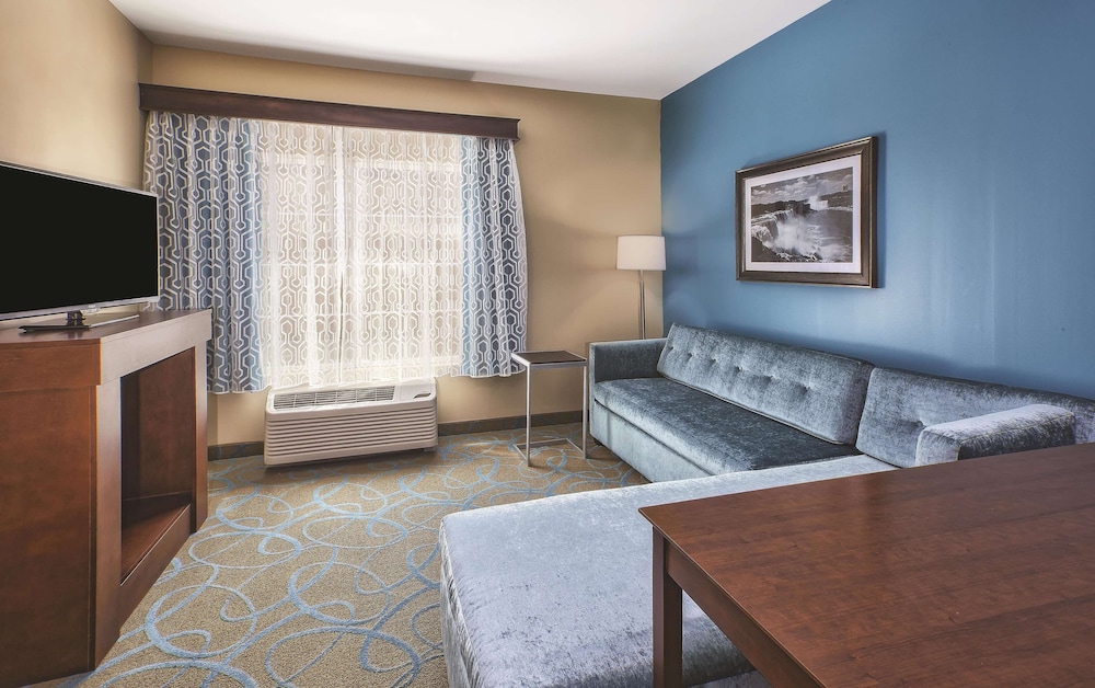 Deluxe Room, 1 King Bed, Non Smoking photo 1