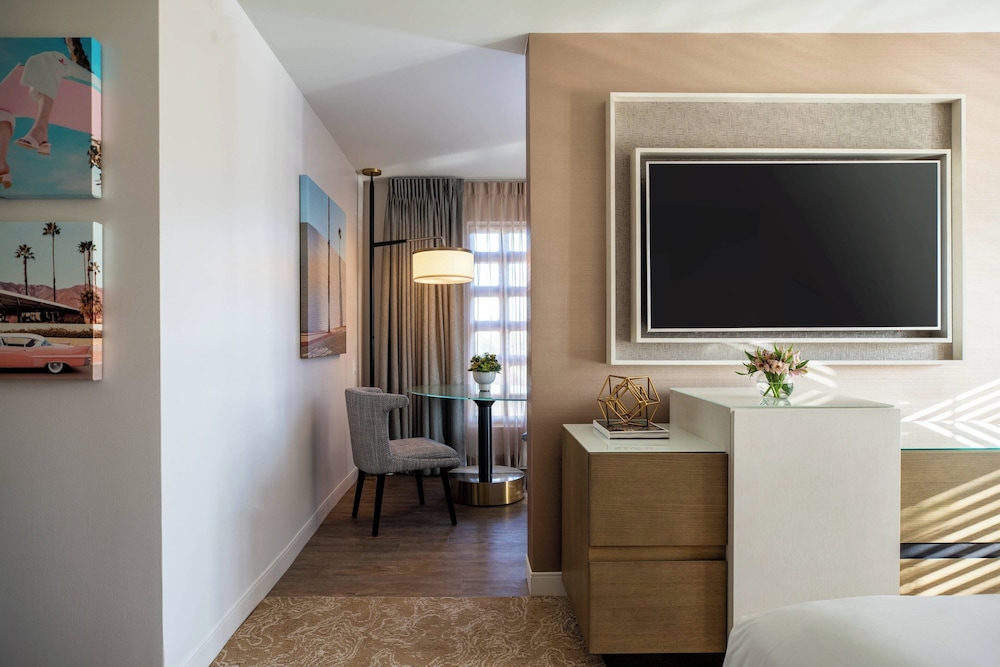 Studio Suite, 1 Bedroom (Mobility/Hearing Access, Roll-in Shwr) - Photo 3