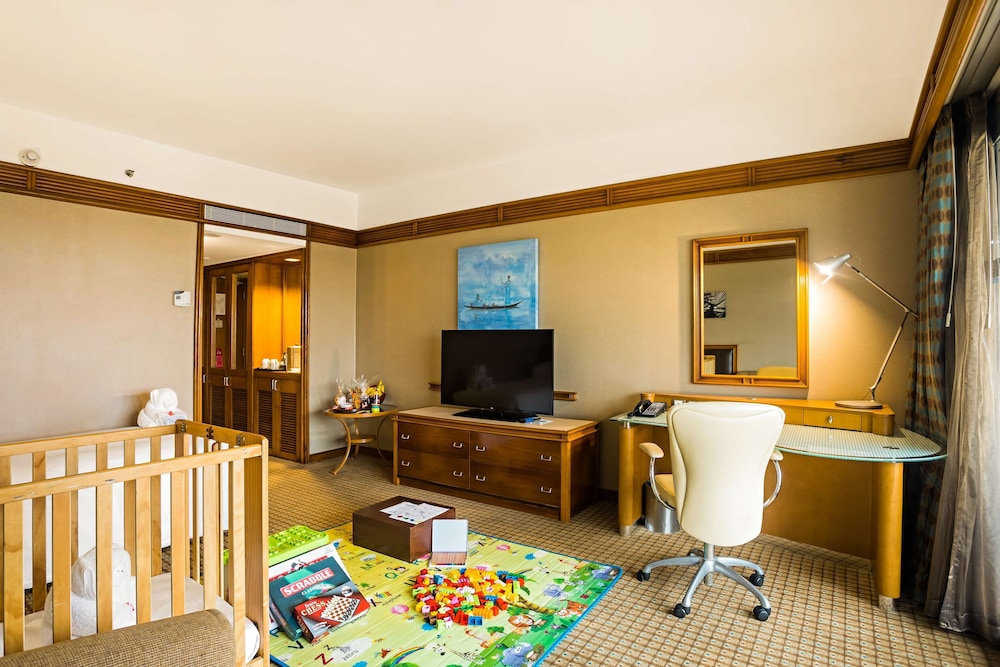 EXECUTIVE FAMILY ROOM - Photo 1