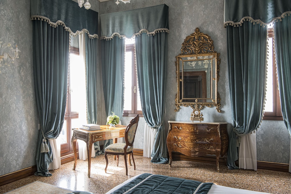 Presidential Suite, Canal View photo 3