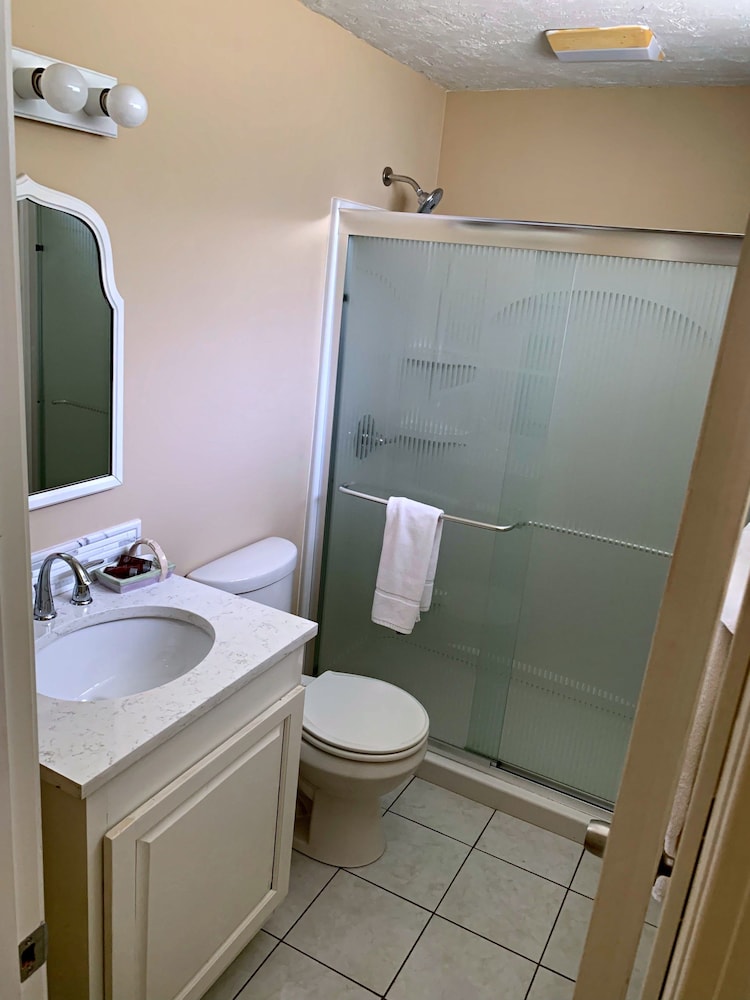 Traditional Room (Bearpaw) - Pet Friendly photo 3