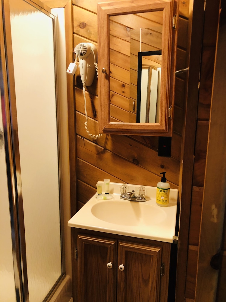 Standard Cabin, Multiple Beds photo 3