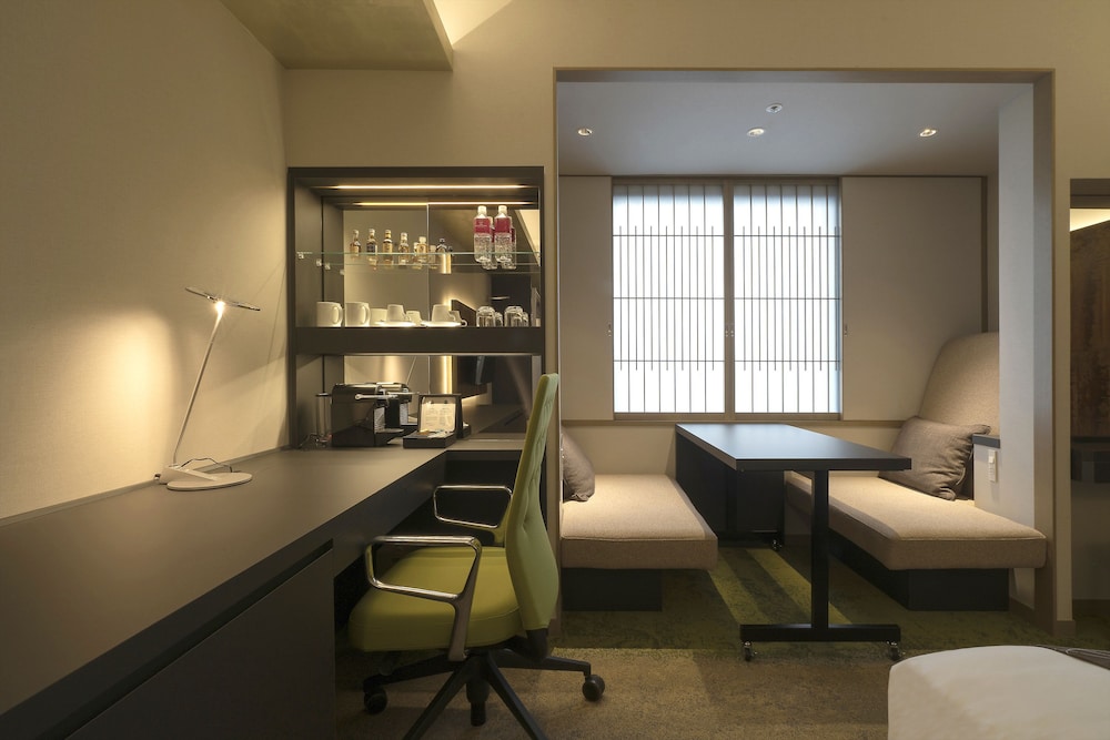 Standard Room, 2 Twin Beds (Stocked Minibar)