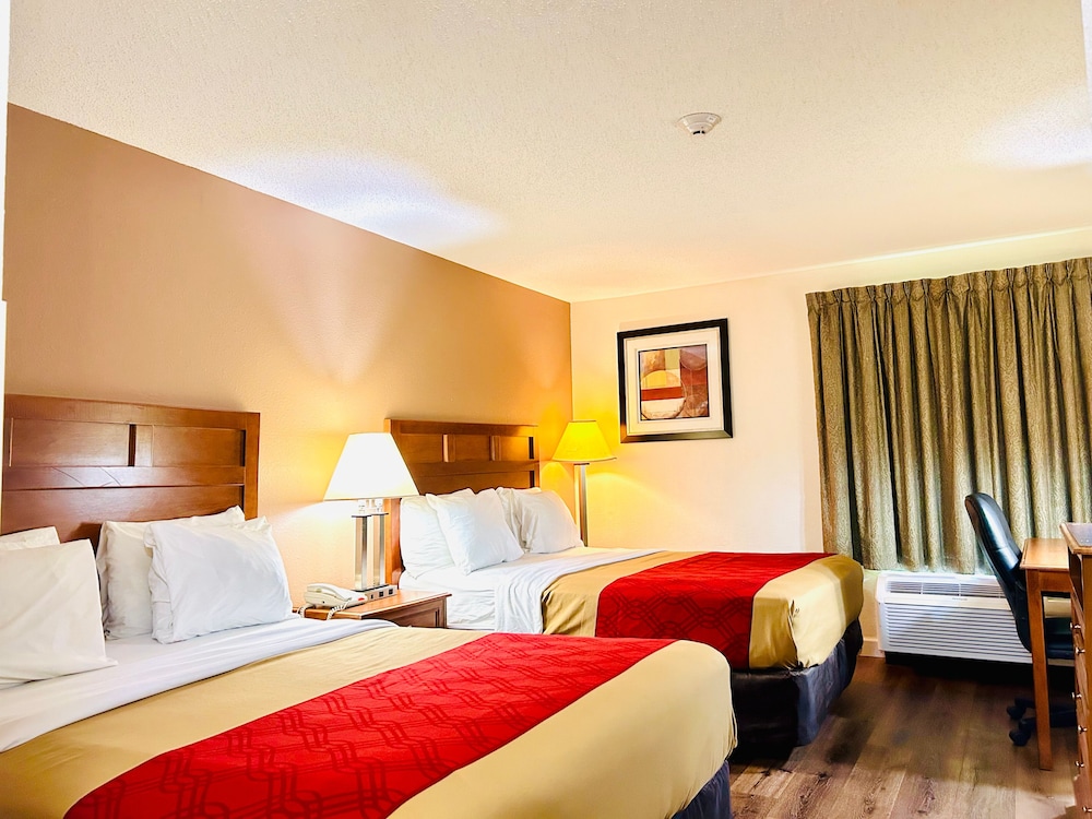 Basic Room, 2 Queen Beds, Non Smoking - Photo 1