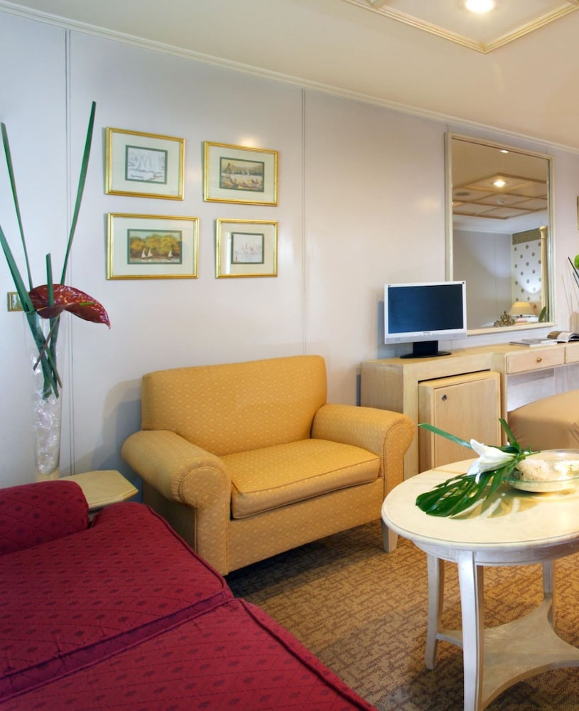 Royal Suite photo 2
