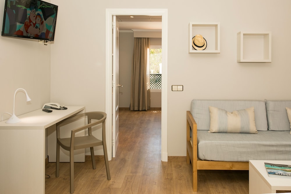 Apartment, 2 Bedrooms (4 adults and 2 children) photo 2