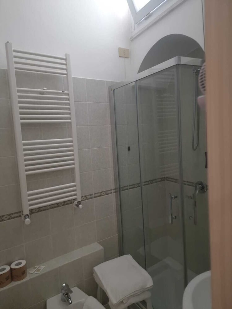 Basic Triple Room No View - Photo 6