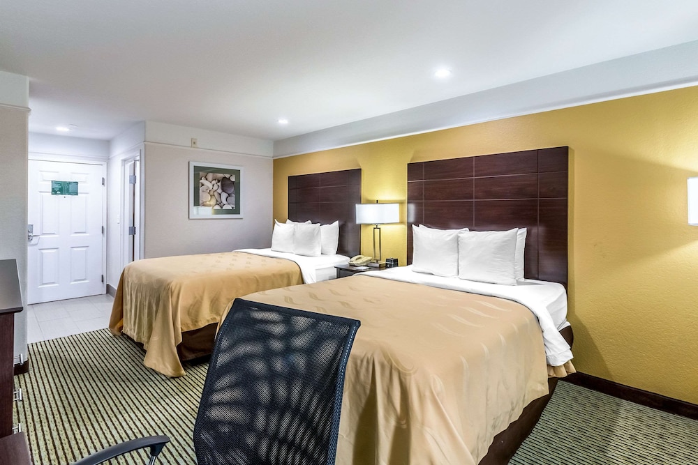 Standard Room, 2 Queen Beds, Non Smoking - Photo 3