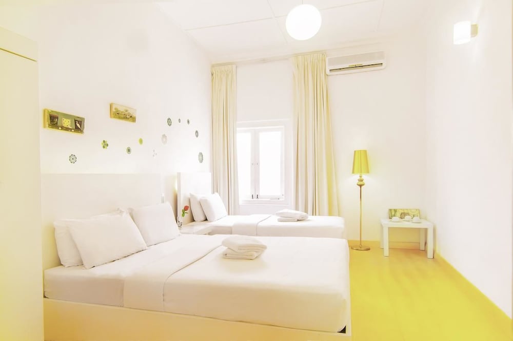Basic Triple Room, Shared Bathroom photo 3