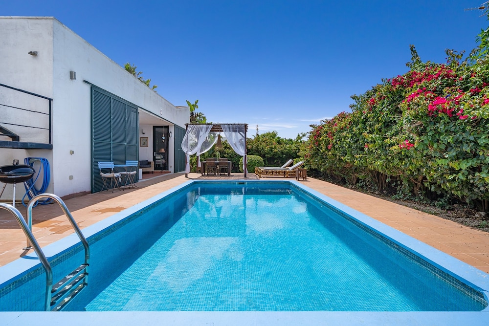 Villa, Accessible, Smoking