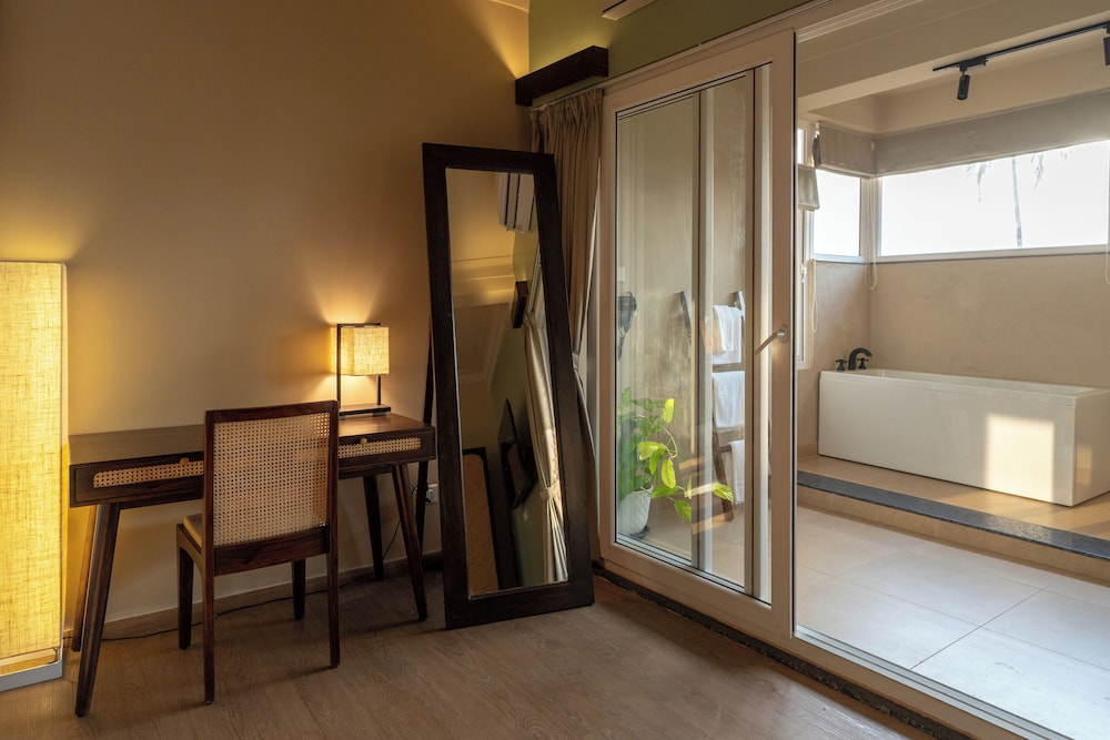 Premier Double Room, Balcony, Garden View photo 2